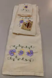 Vtg Family Traditions NWT 3 Piece Towel Set Made In Thailand Purple Yellow Pansy