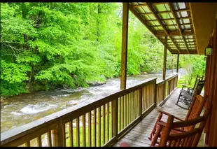 迷霧景觀小屋房車渡假村