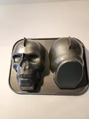 Nordic Ware Williams Sonoma Halloween Skull Cake Pan