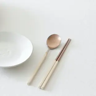 韓國製造 KAMOME KITCHEN 玫瑰金餐具｜湯匙+筷子 奶油白