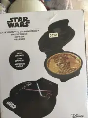 Star Wars Darth Vader Vs Obi Wan Kenobi Waffle Maker Disney Non-stick