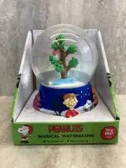 Peanuts Musical Snow Globe "Linus & Lucy" New in Package/no tags