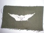 US ARMY 1960'S PILOT BADGE - FULL COLOR WHITE ON O.D. TWILL