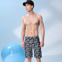 在飛比找momo購物網優惠-【SAIN SOU 聖手牌】黑灰油墨抽象圖騰七分海灘男泳褲(
