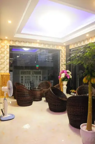 賈寶玉飯店Ngoc Gia Bao Hotel