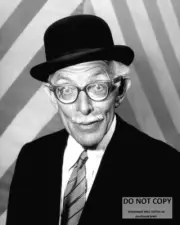 ALAN NAPIER IN THE TV SERIES "BATMAN" - 8X10 PUBLICITY PHOTO (RT-263)