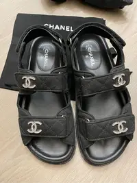 在飛比找Yahoo!奇摩拍賣優惠-真品 Chanel 黑色 魔鬼氈 涼鞋