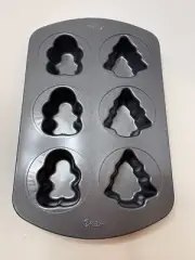 WILTON Cake Pan Mold Non Stick Christmas Mini Cake Pan makes 6 mini cakes