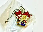 Vintage Happy Holidays McDonald’s Christmas Package Pin NOS in Orginal Package