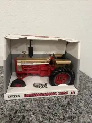 Ertl International FARMALL 1026 Hydro Diecast Tractor #4653DA USA Made