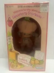 Strawberry Shortcake Apricot Doll with Hopsalot 1980 Vintage 133