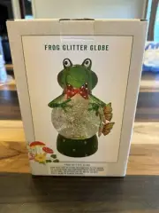 CRACKER BARREL FROG GLITTER GLOBE Light Up Self Pumping Glitter HTF RARE NIB NEW