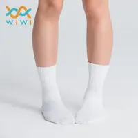 在飛比找momo購物網優惠-【WIWI】【現貨】MIT發熱抑菌按摩中筒襪 女生-純淨白 