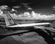 AIR FORCE ONE BOEING VC-137C SAM AIRCRAFT TAIL NUMBER 26000 8X10 PHOTO (FB-882)