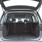 Travall Dog Guard for SEAT Alhambra 2010- Heavy Duty Tailored Fit Boot Barrier