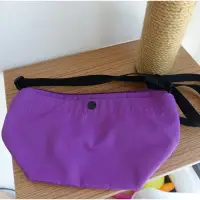 在飛比找蝦皮購物優惠-Uniqlo 紫色斜背包