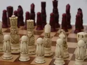 Berkeley Chess Victorian Chess Set Ivory and Red include 40cm wooden board.