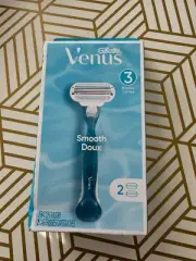 Venus Smooth Women's Razor + 2 Razor Blade Refills