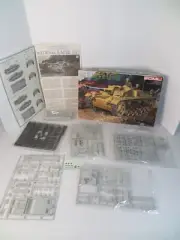 DML MILITARY MODEL KIT: StuG III Ausf. F, Sd. Kfz.142/1. ARMORED VEHICLE