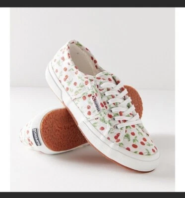 Superga cherry picked print size 8