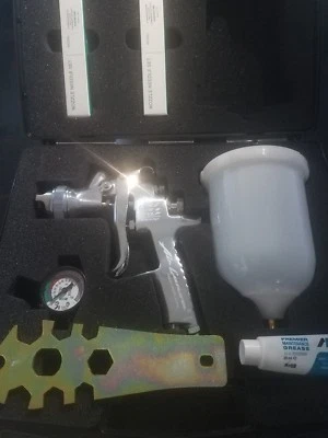 Iwata Air Gunsa Spray Gun Kit - 9276 FREE 3 tips and regulator 1.3 1.5 1.8