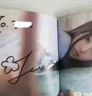 sell of autographed albums by Iizuna