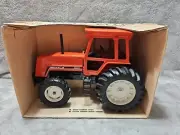 ERTL 1/16 Deutz-Allis 8010 Tractor with Cab Front Wheel Drive Assist