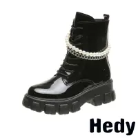在飛比找momo購物網優惠-【Hedy】厚底馬丁靴 馬丁靴/時尚珍珠金屬鍊帶個性厚底馬丁