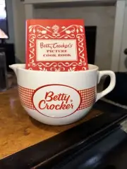 Vintage Betty Crocker Houston Harvest 3 QT Mixing Bowl Handle & Pour Spout, Book