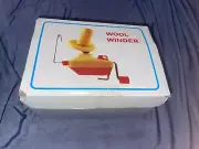 Hand Operated Knitting Roll String Yarn Fiber Wool Thread Ball Winder Holder