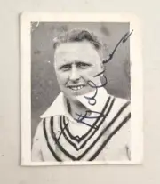 ERIC HOLLIES RARE SIGNED NEAT CARD ENGLAND ASHES DON BRADMAN LAST INNINGS DUCK