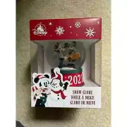 Disney 2021 Snow Globe Caroling Mickie and Minnie NWT New