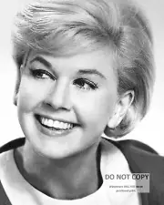 ACTRESS DORIS DAY - 8X10 PUBLICITY PHOTO (WW215)