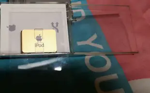 絕版限量版唯一金色APPLE  iPod shuffle/全配:耳機+座充+傳輸線/容量：1 GB（拆封檢測功能正常品）