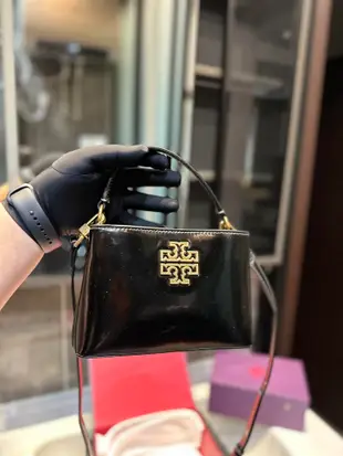 【二手包包】托里伯奇Tory Burch Britten 漆皮手提包光澤平整的皮面，小巧精致的戴妃造型，一見 NO.7634