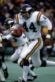 Running back Chuck Foreman Minnesota Vikings carries the ball at - 1976 Photo