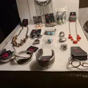 Lot If 17 Pieces Of Paparazzi Jewelry
