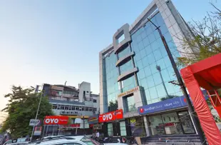 OYO 321 瓦斯特拉普爾艾哈邁達巴德旗艦酒店