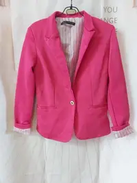 在飛比找Yahoo!奇摩拍賣優惠-zara粉色鮮豔內條紋西裝外套，微瑕黑白賣，xs