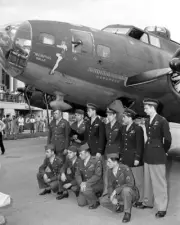 Crew Boeing B-17 Flying Fortress "Memphis Belle" nose art 8x10 WWII Photo 15b