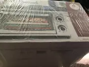 Elite Gourmet 4 slice toaster oven.in original packaging