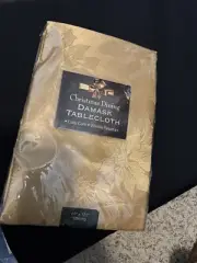 Benson Mills Elegance Gold Damask Tablecloth 60x120 Oblong NOS Fabulous Xmas