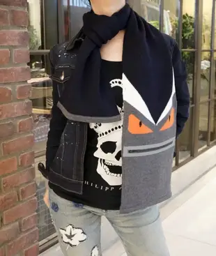 Fendi FXS1244TG Monster Scarf 摩摩羊毛 披肩 黑/灰 紅眼