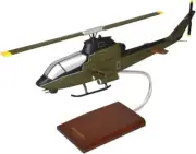 US Army Bell AH-1 Cobra Desk Top Display Attack 1/32 Model Huey SC Helicopter