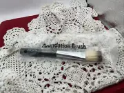 AVON FOUNDATION BRUSH NEW