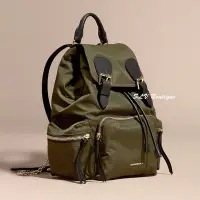 在飛比找Yahoo!奇摩拍賣優惠-【現貨特價】正品Burberry軍綠色金釦金鏈科技尼龍與皮革