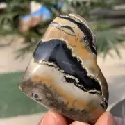 82G Natural silver agate heart glows under ultraviolet light