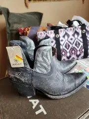 Ariat Hazel 11M Womens Short Boots Distressed