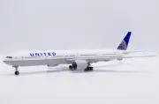 JC Wings XX20422 United Airlines Boeing 777-300ER N2534U Diecast 1/200 Jet Model