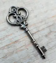 1 Large Skeleton Key Dark Silver Gunmetal Pendant Vintage Antique Style 3.25"